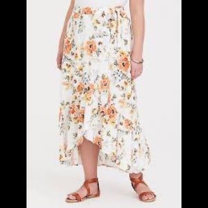 Torrid Ivory Floral Ruffle Wrap Hi Lo Hem Skirt Plus Size 4 NWT